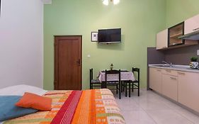 Pleasant Oriana Apartment Near The Sea-Pula